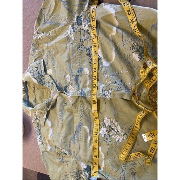 Tommy Bahama Men's Green Paradise Island Buttons Up Floral Shirt Size Medium - Picture 9 of 10